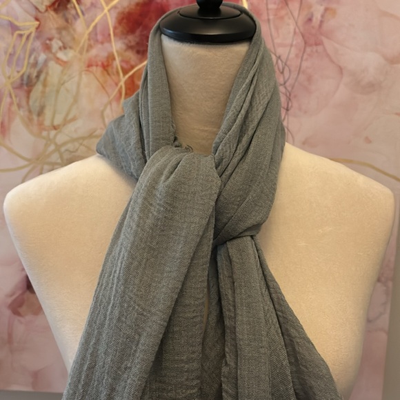 Summer scarf mossy green gauze-like weight w/ fringe ends - Picture 3 of 5